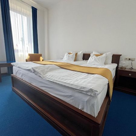 Bassiana Hotel Es Etterem Sárvár Zewnętrze zdjęcie